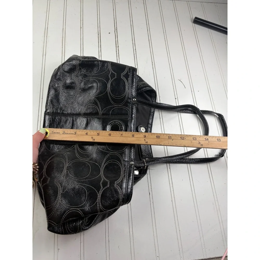 Coach Vintage Y2K Black Patent Leather Signature C Kisslock Shoulder Bag Purse